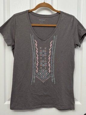 2/$25 Columbia Graphic V-Neck Tee | Women’s L
